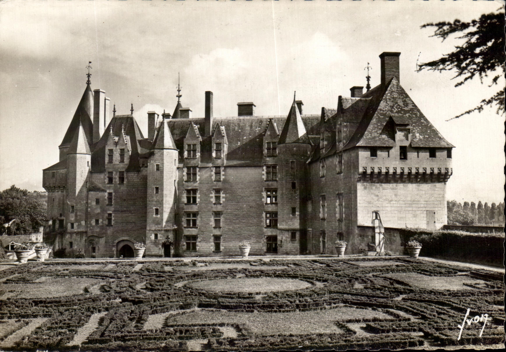 Langeais (Indre-et-Loire) — Le Château, façade XVe s. sur les jardins — Éditions d'Art 'WON', Paris