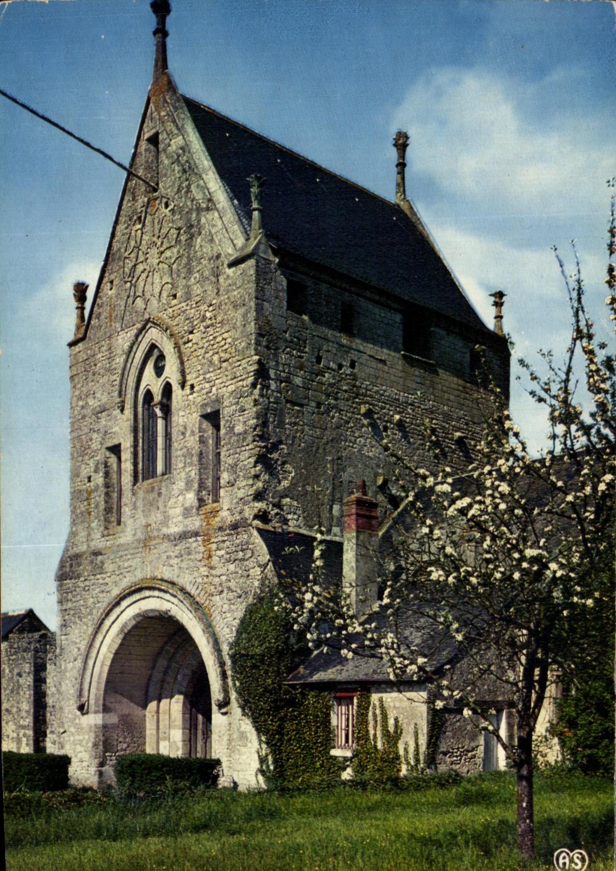 CPM Tours Portail de la Grange de Meslay ou se deroule le festival de Musique Magnifique