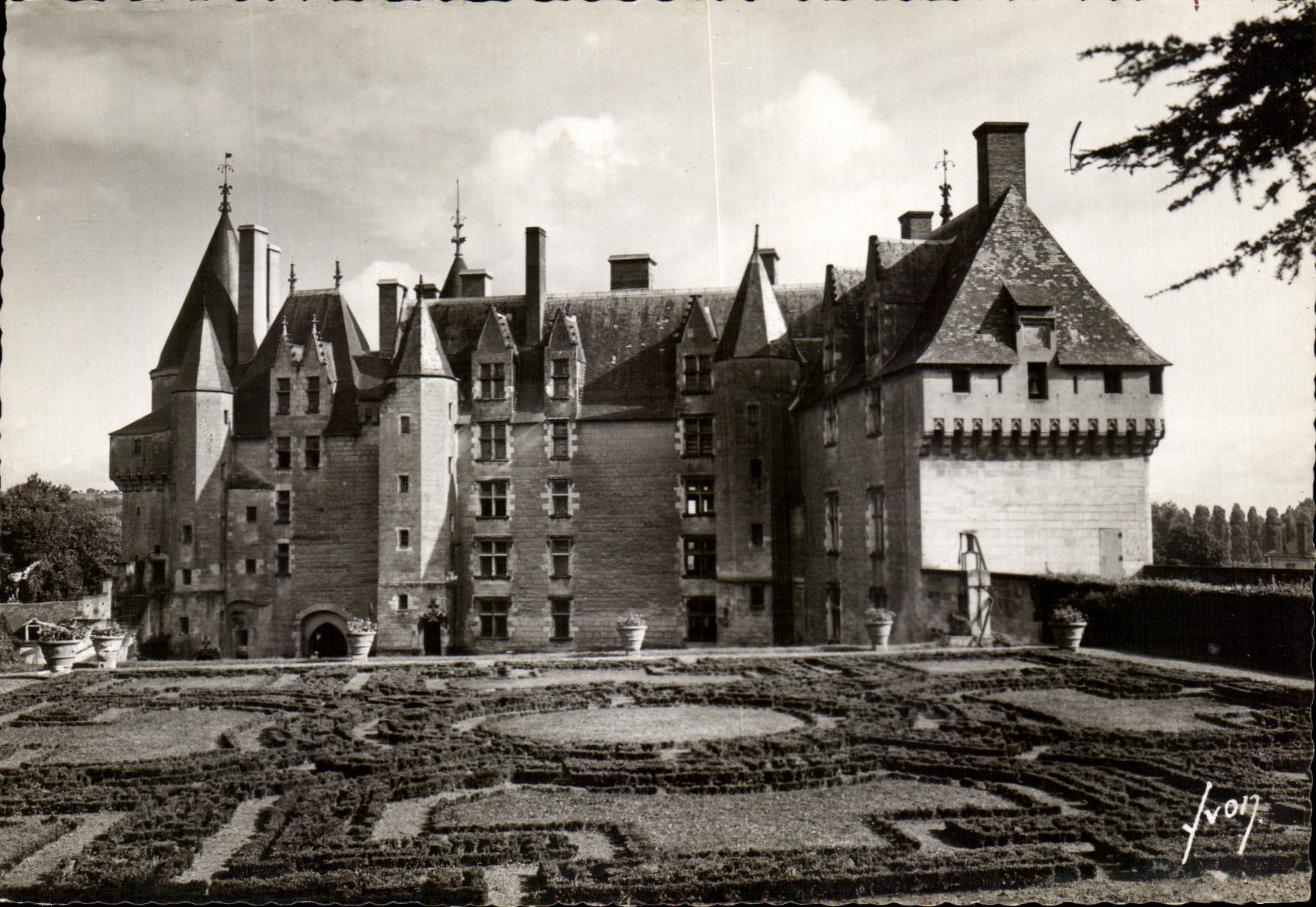 Langeais (Indre-et-Loire) — Le Château, façade (XVe s.) sur les jardins — Les Éditions d'Art 'ON', Paris
