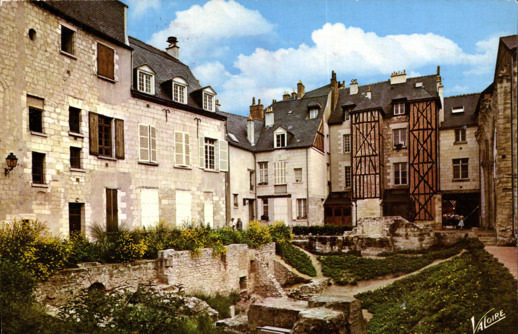 CPM Les Merveilles Du Val De Loire Tours Le Vieux Tours Le Jardin Saint Pierre