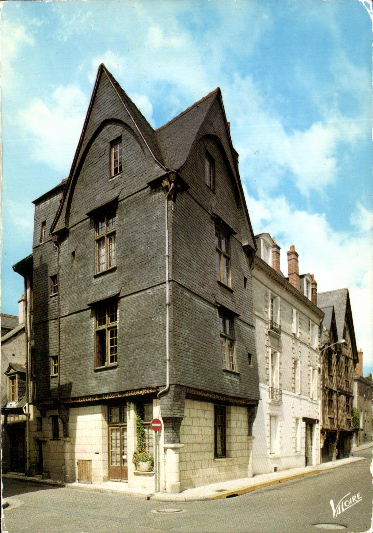 CPM Les Merveilles Du Val De Loire Tours Le Vieux Tours La Place Foire 