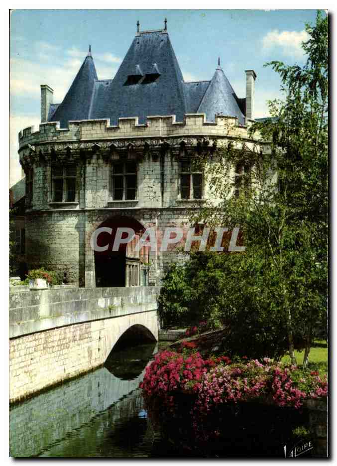 CPM La Vallee Du Loir Vendome La porte Saint Georges Siecles Vue des Bords du Loir