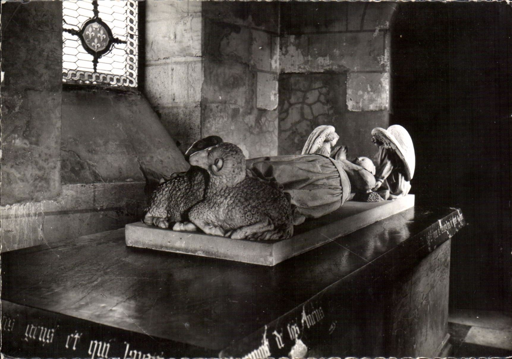 CPSM Chateau Royal de Loches Tombeau d'Agnes Sorel