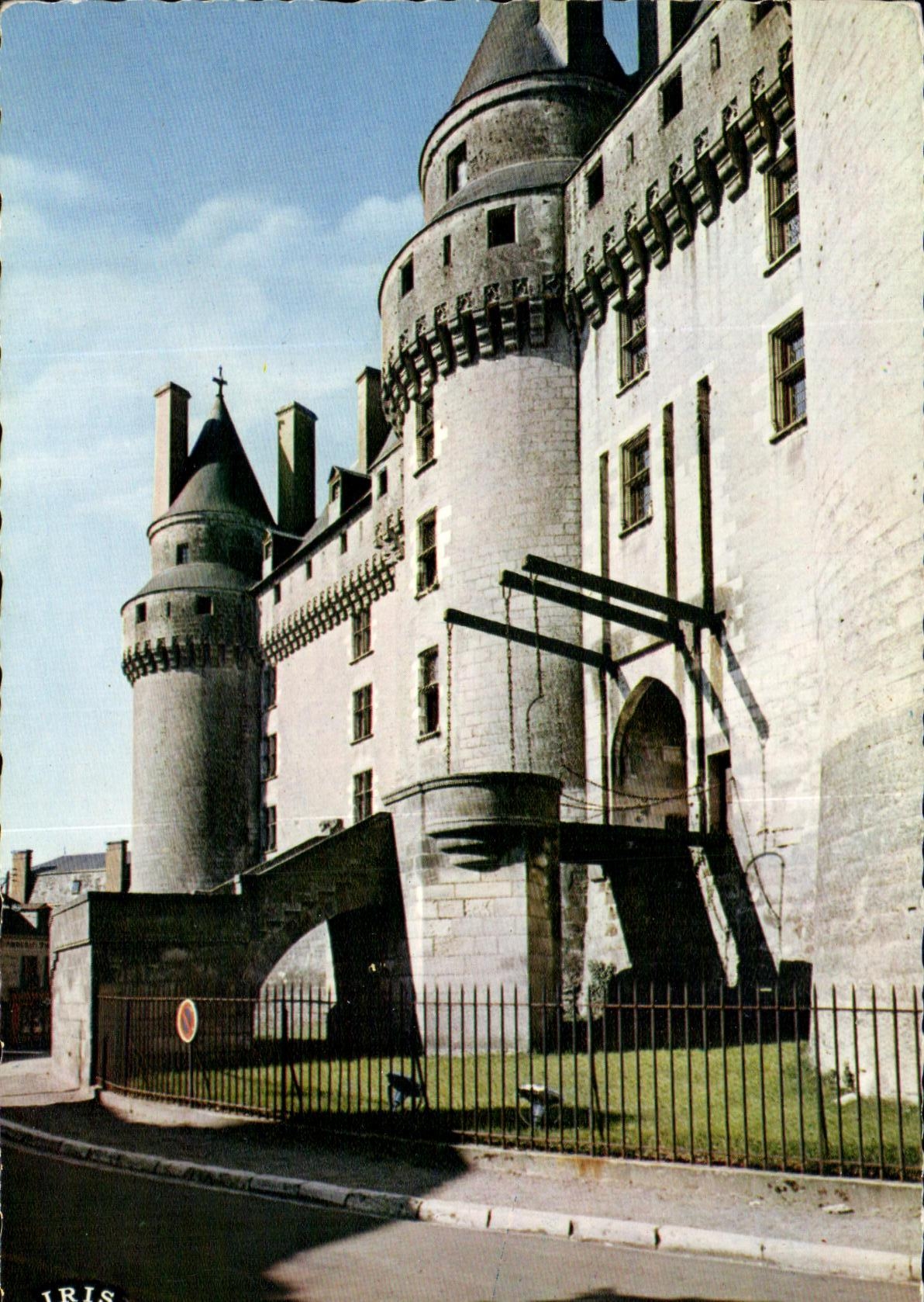 CPM Langeais Le Pont Levis du Chateau