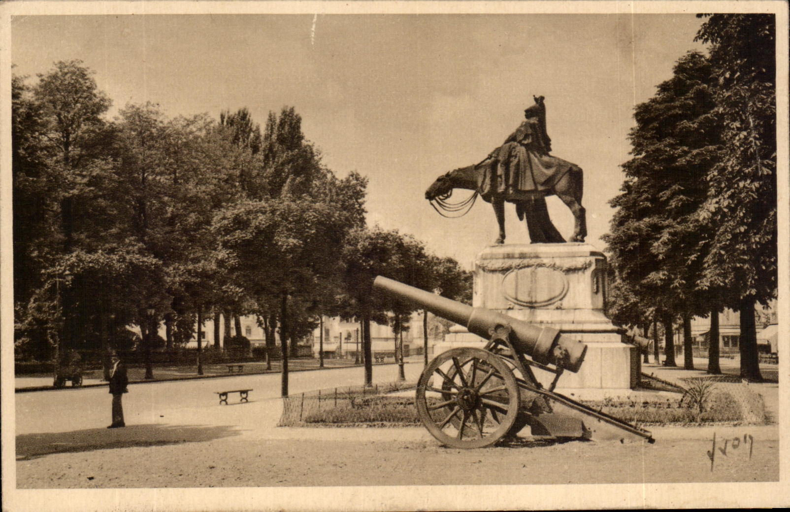 Chalon-sur-Saône — Monument de la Défense (par P. Moreau-Vauthier) — Les Éditions d'Art Lyon