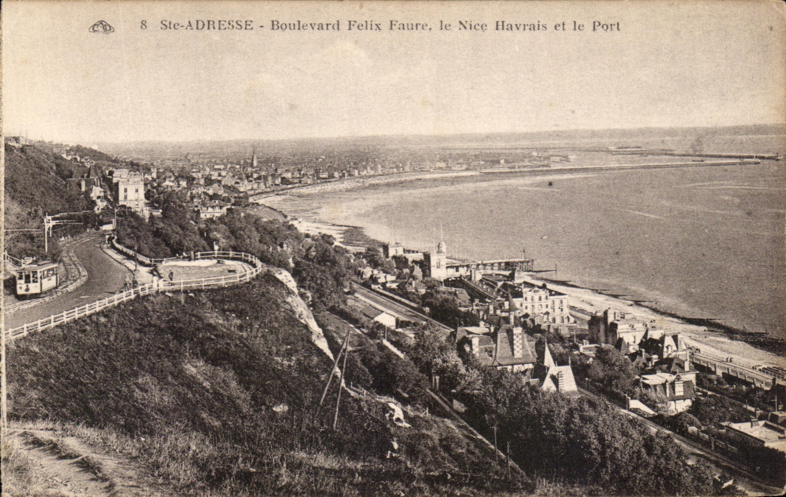 CPA Ste Adresse Boulevard Felix Faure Le Nice Havrais et le port