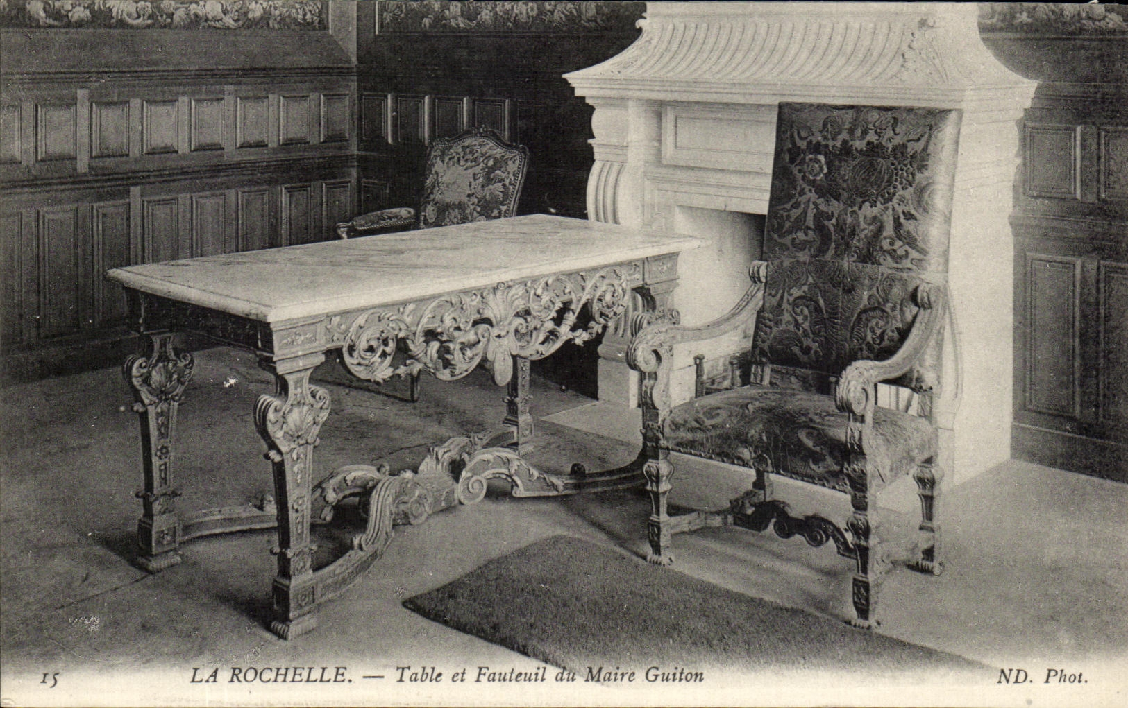 La Rochelle — Table et Fauteuil du Maire Guition — ND. Phot.