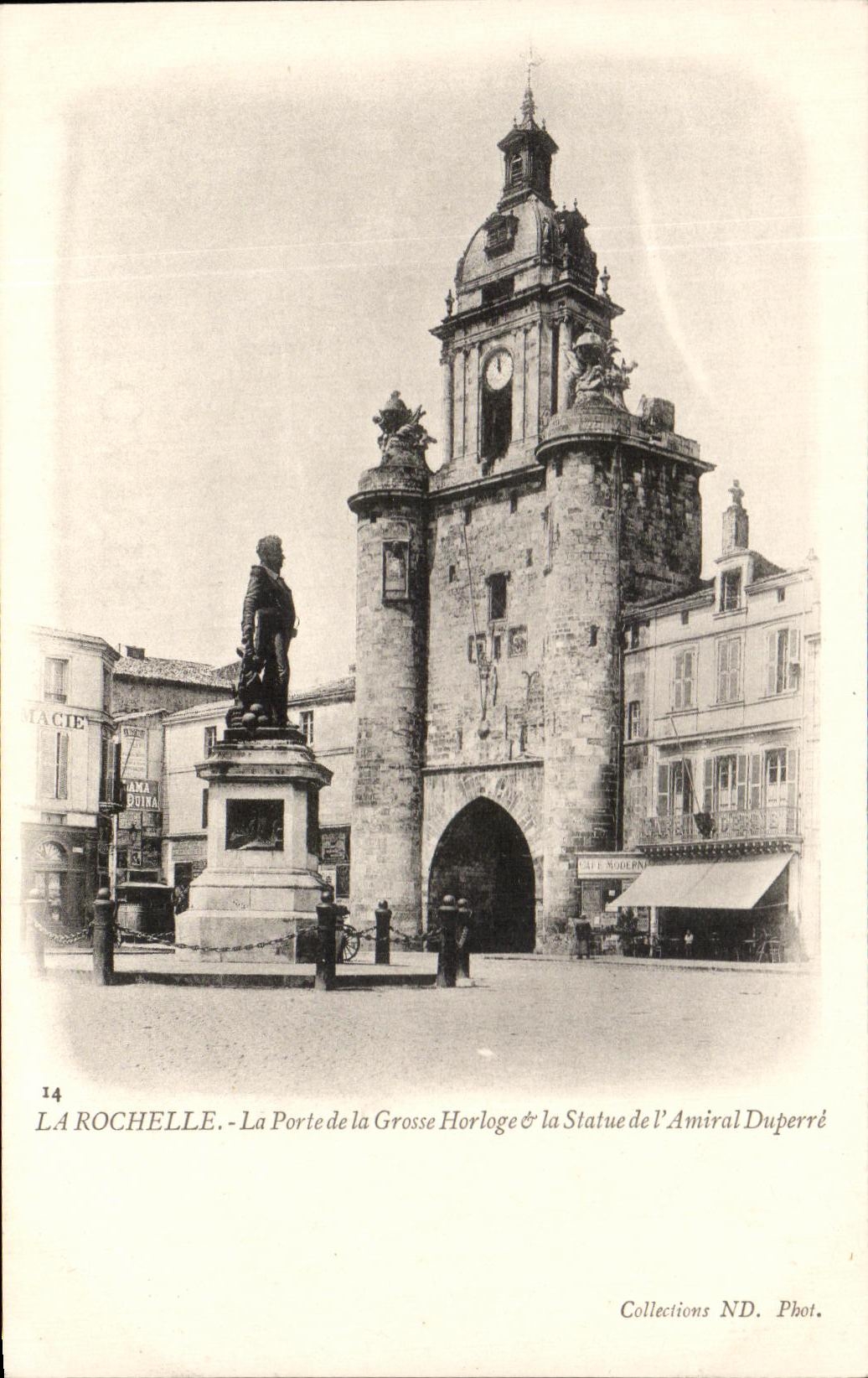 CPA La Rochelle La Porte de la Grosse Horloge la Statute de l'Amiral Duperre