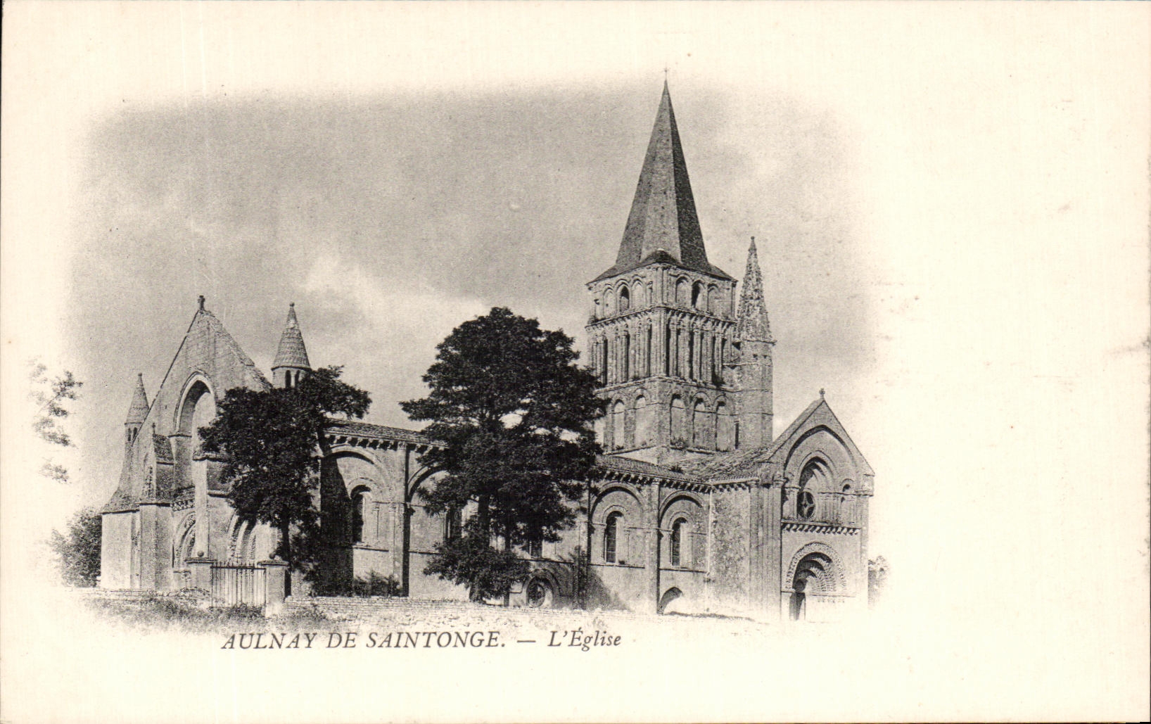 CPA Aulnay De Saintonge L'Eglise 