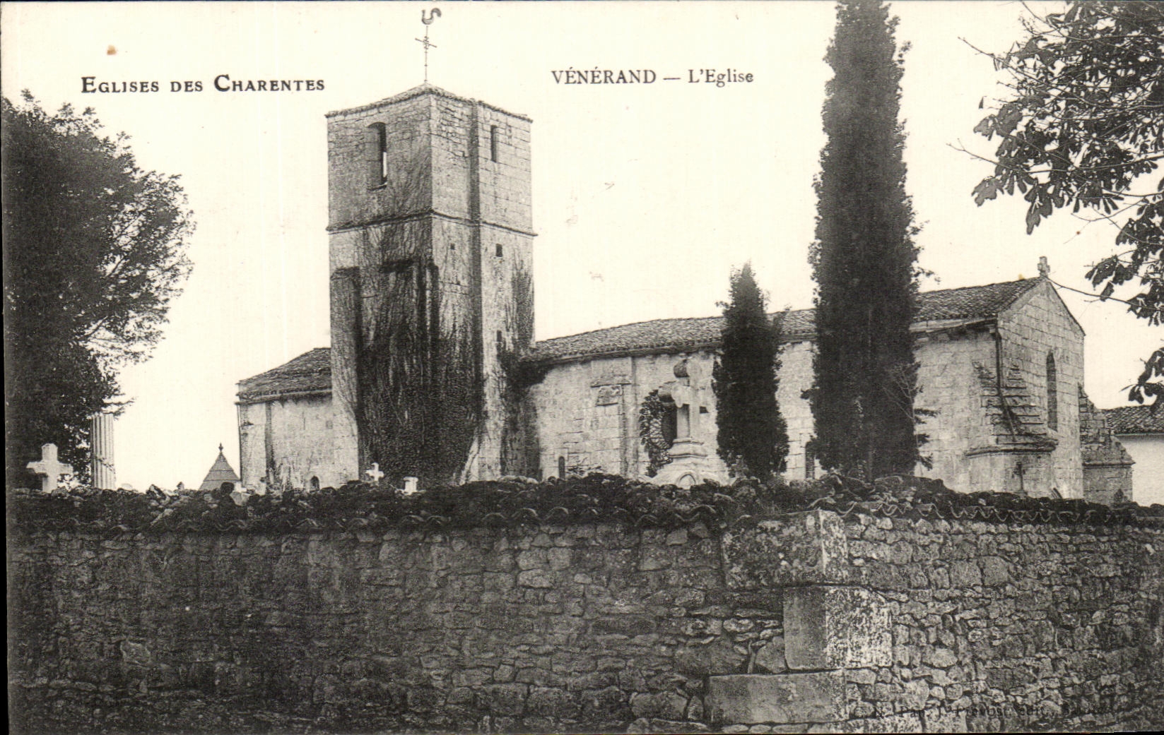 CPA Eglises Des Charentes Venerand L'Eglise 