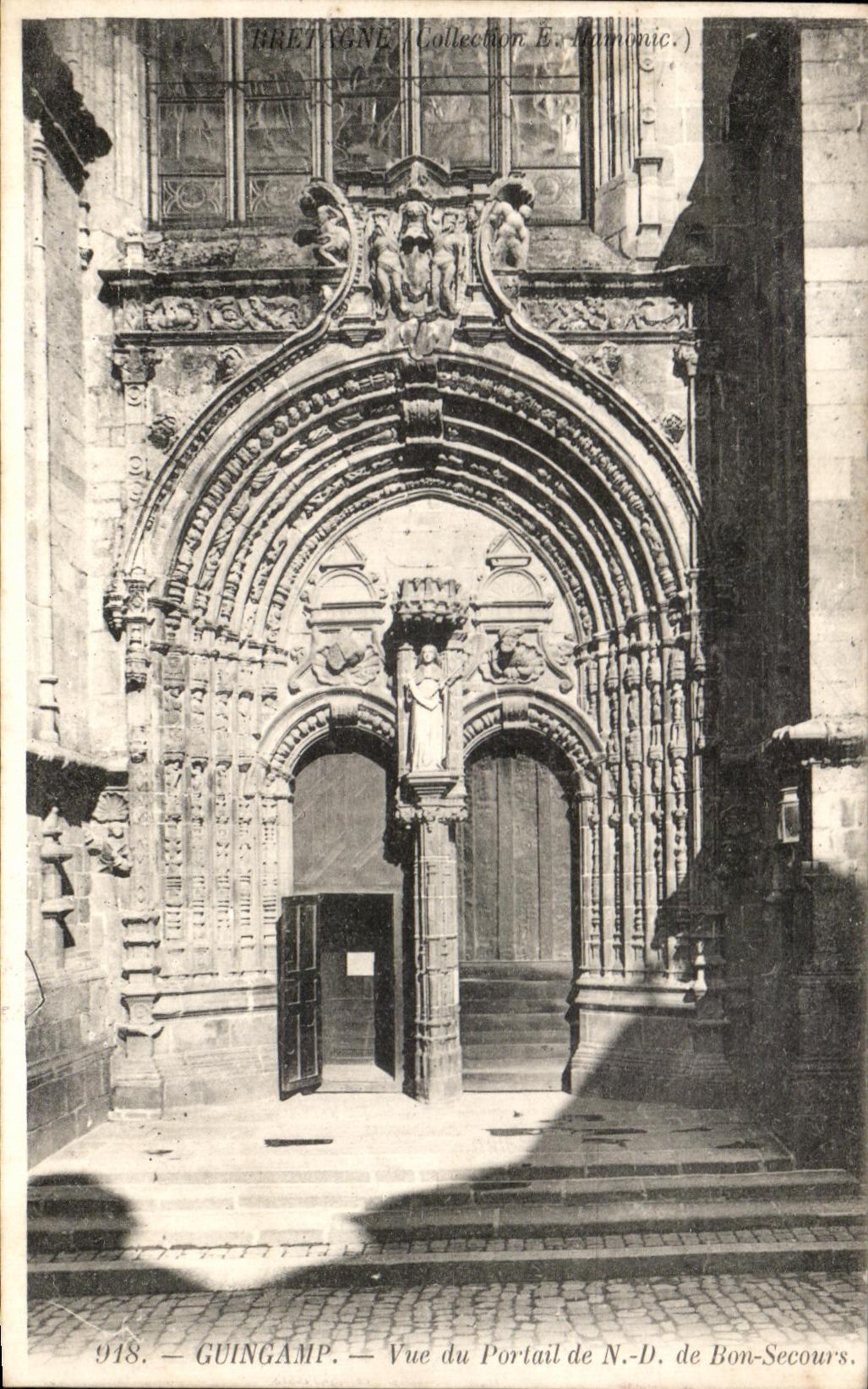 CPA Guingamp Vue De Portail de N D de Bon Secours 