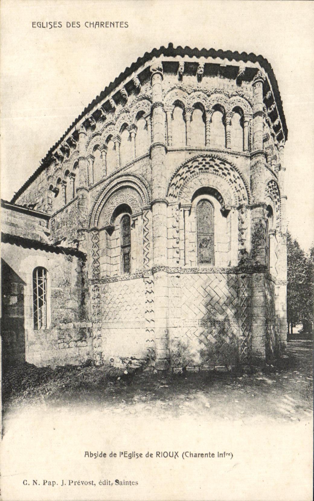 CPA Eglises Des Charentes Abside De l'Eglise De Rioux