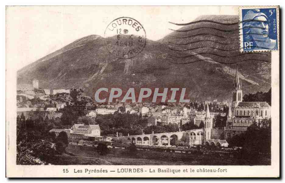 CPA Les Pyrenees Lourdes la Basilique et le Chateau fort