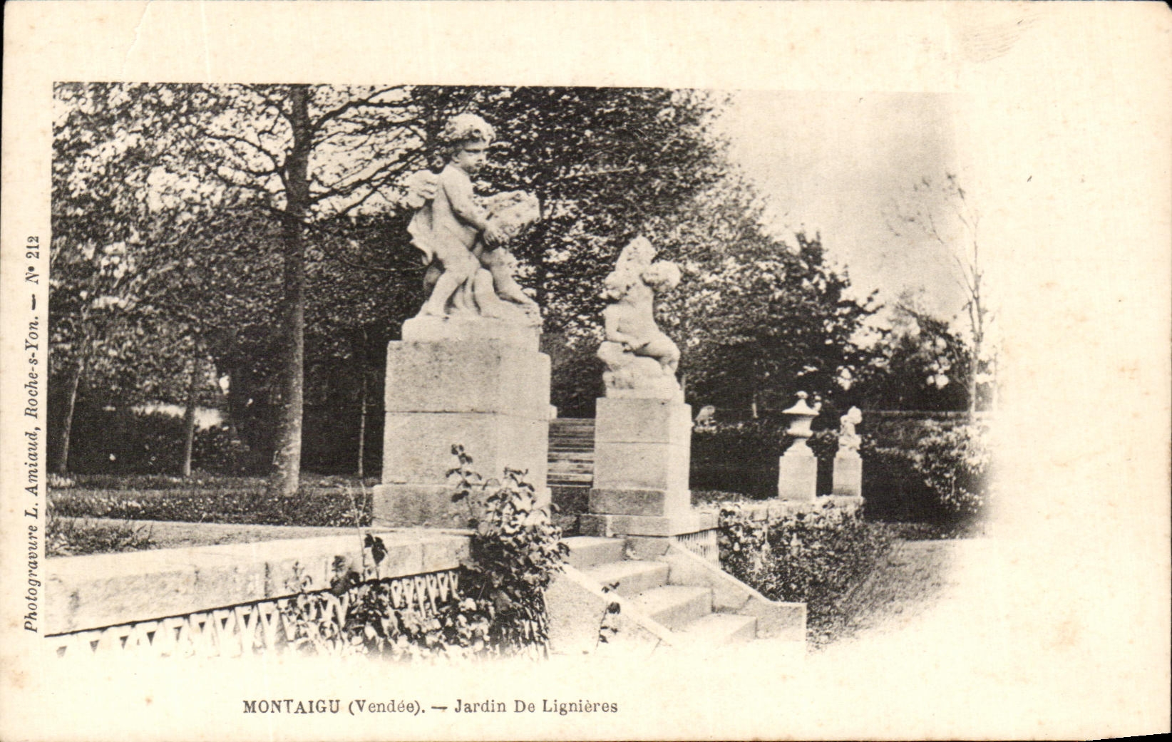 CPA Montaigu jardin De Lignieres