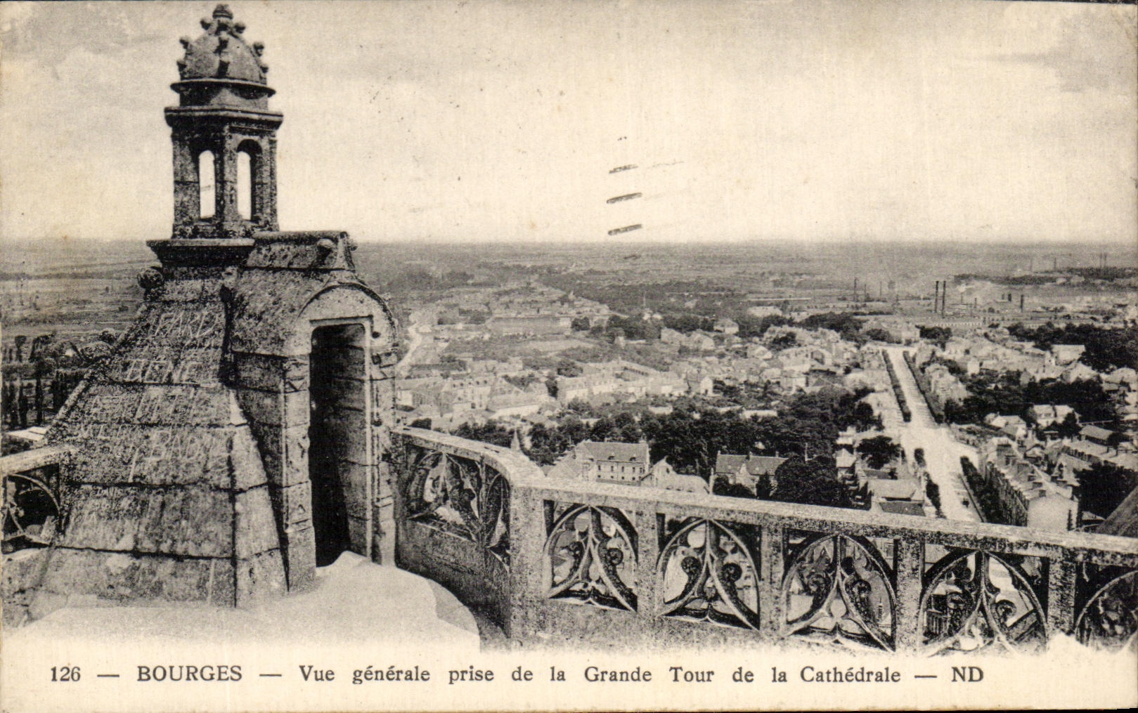 CPA Bourges Vue Generale prise de la Grande Tour de la Cathedrale