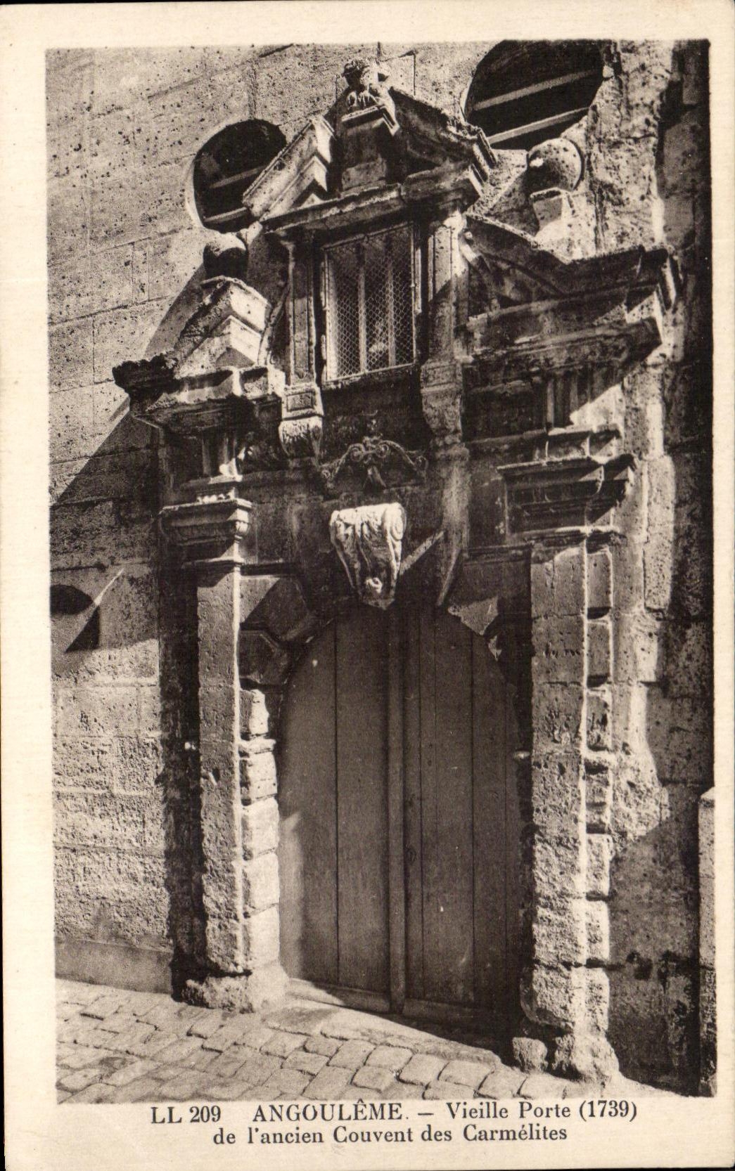 Angoulême — Vieille Porte de l'ancien couvent des Carmélites (1739) — LL 209