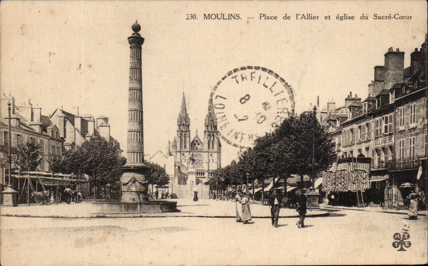 CPA Moulins Place de l'Allier et Eglise du Sacre Coeur
