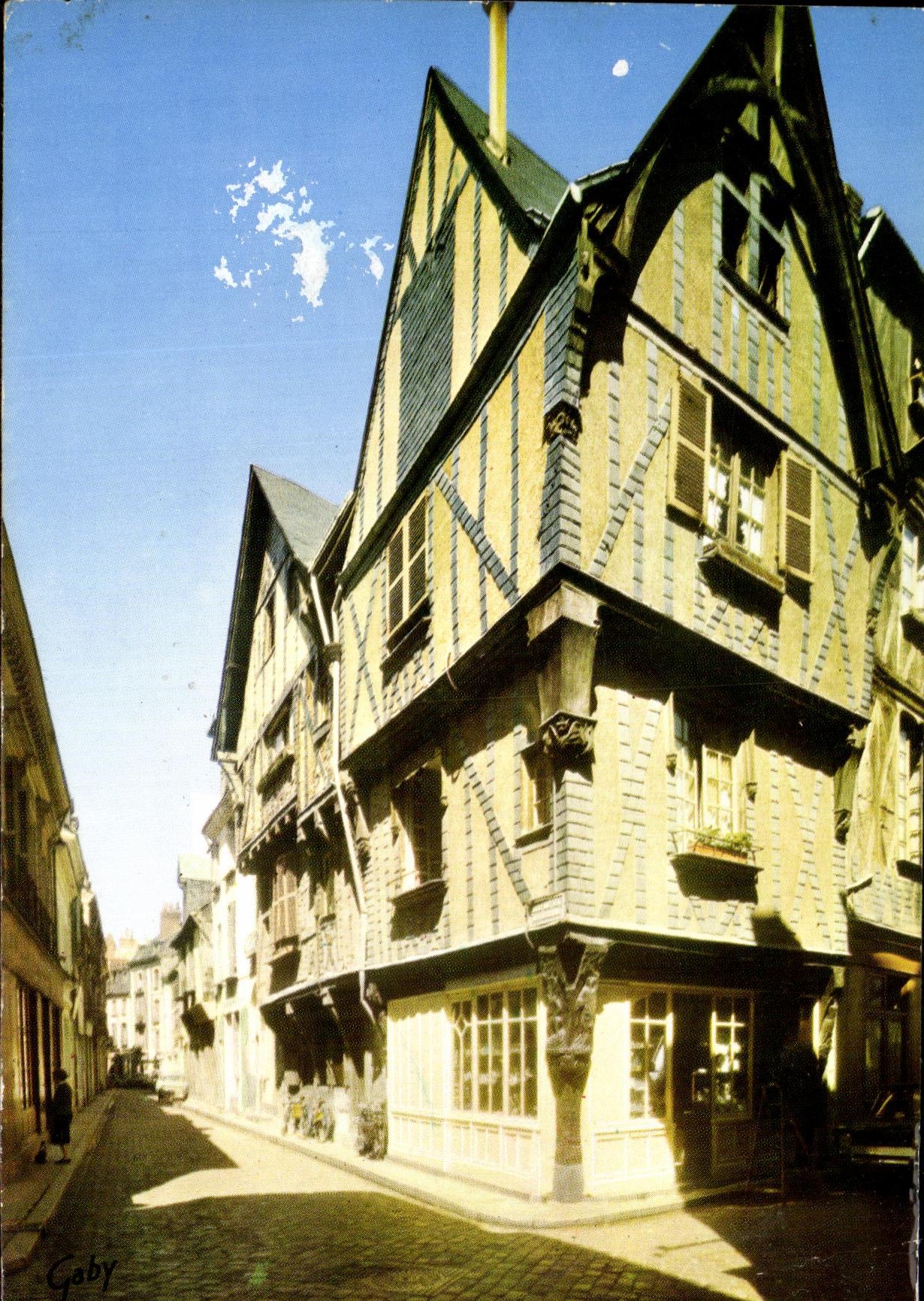 CPSM Tours Historique Maison situee a l'angle de la rue du Change et de la rue de la Rotisserle