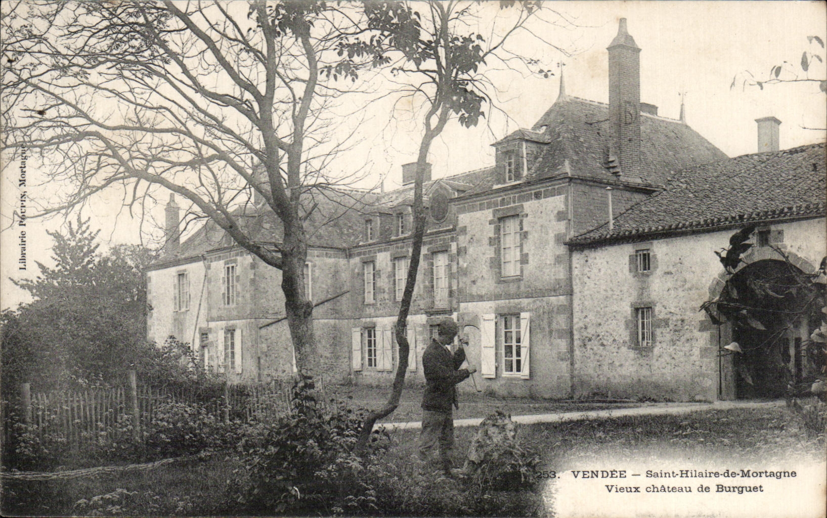 Saint-Hilaire-de-Mortagne — Vieux château de Burguet — Librairie Pétrey, Mortagne