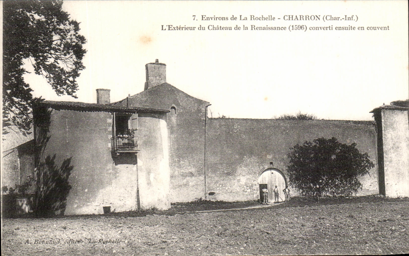 CPA La Rochelle Charron L'Exterieur du Chateau de la Renaissance