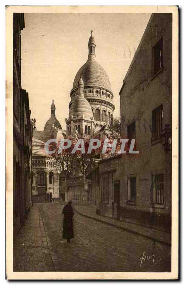 CPA Montmartre La Basilique vue de la Rue du Chevalier de la Barre