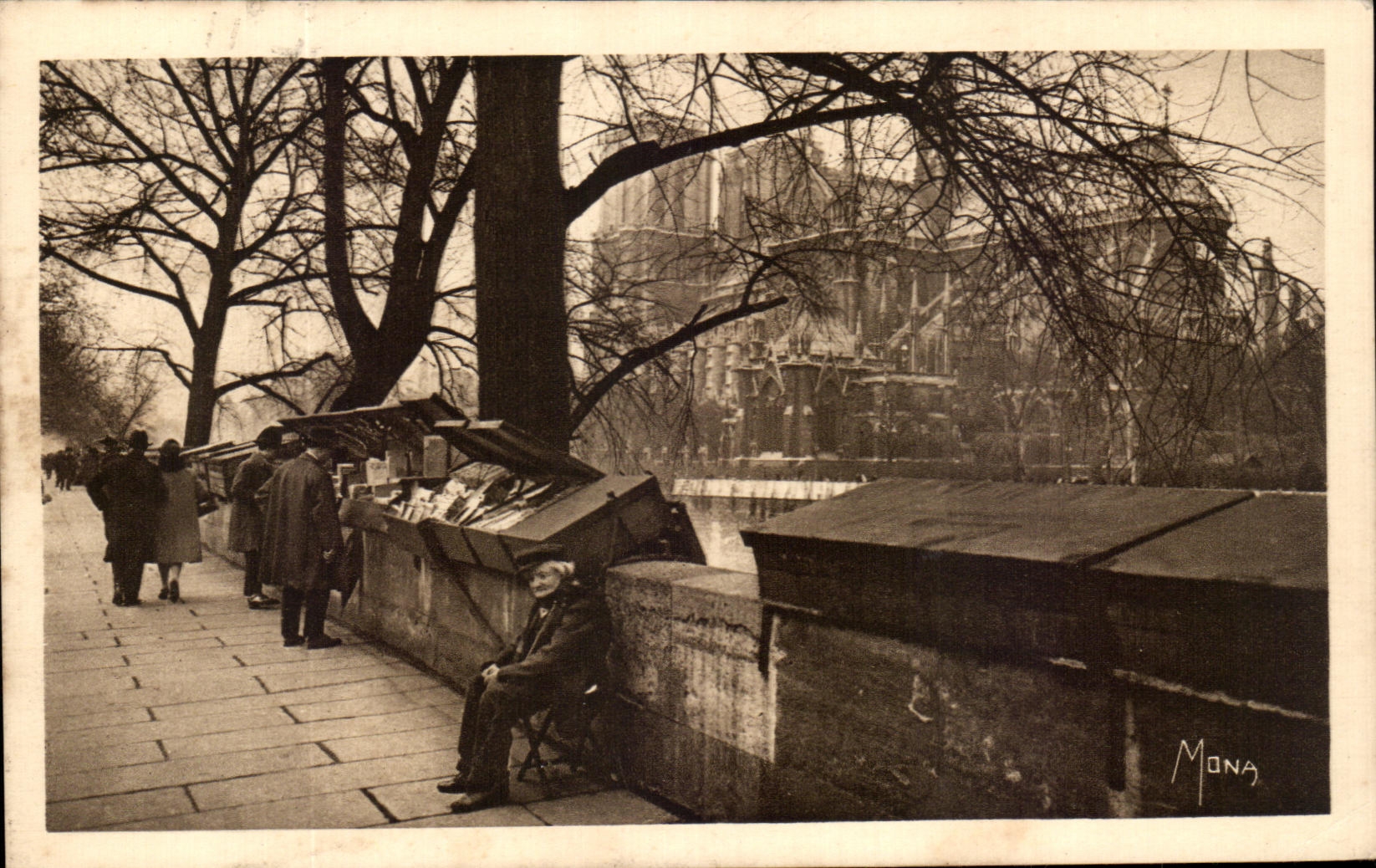 CPA Les Petis Tableaux De Paris Bouquiniste du quai Montebello Notre Dame