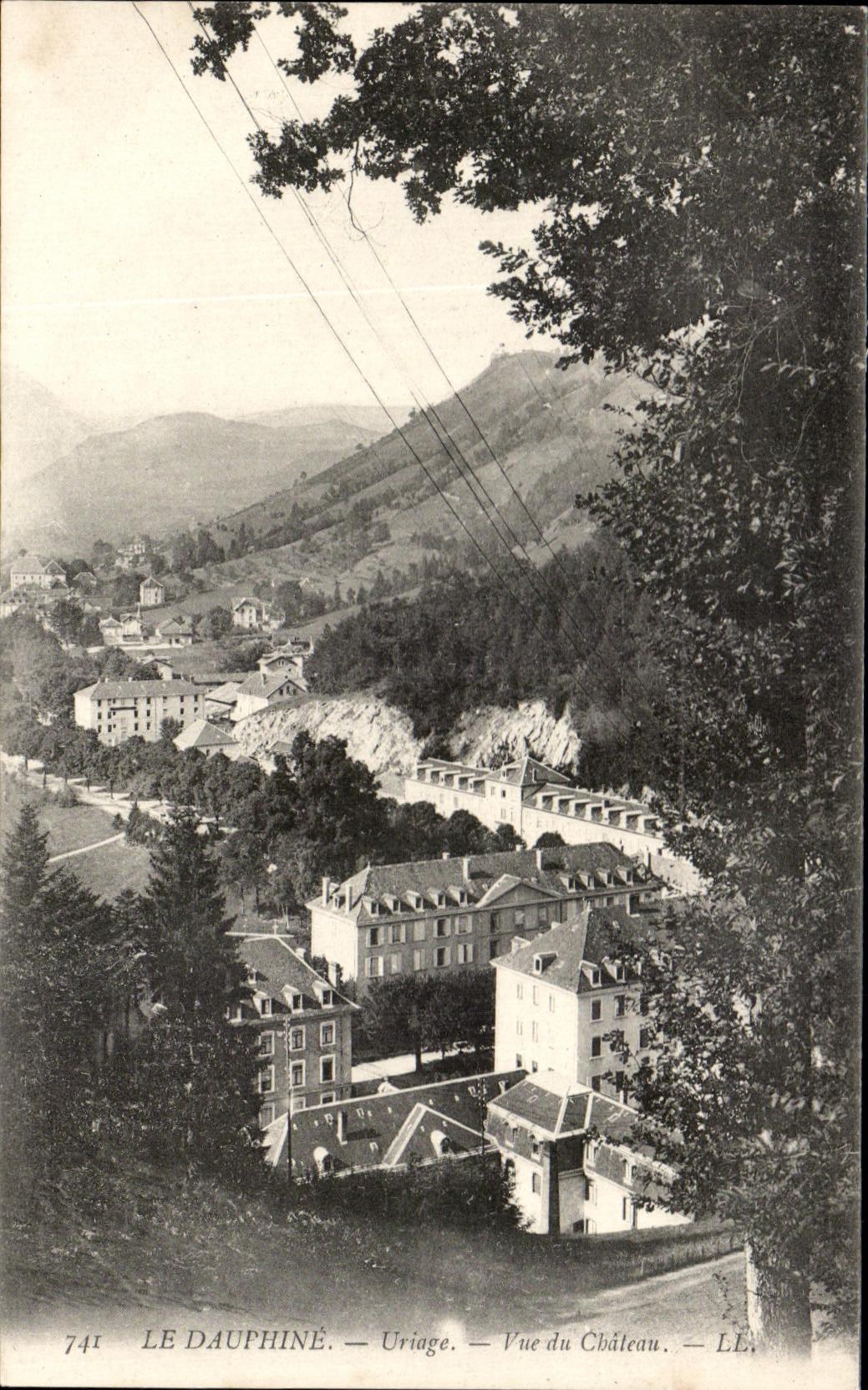 CPA Le Dauphine Uriage vue du Chateau
