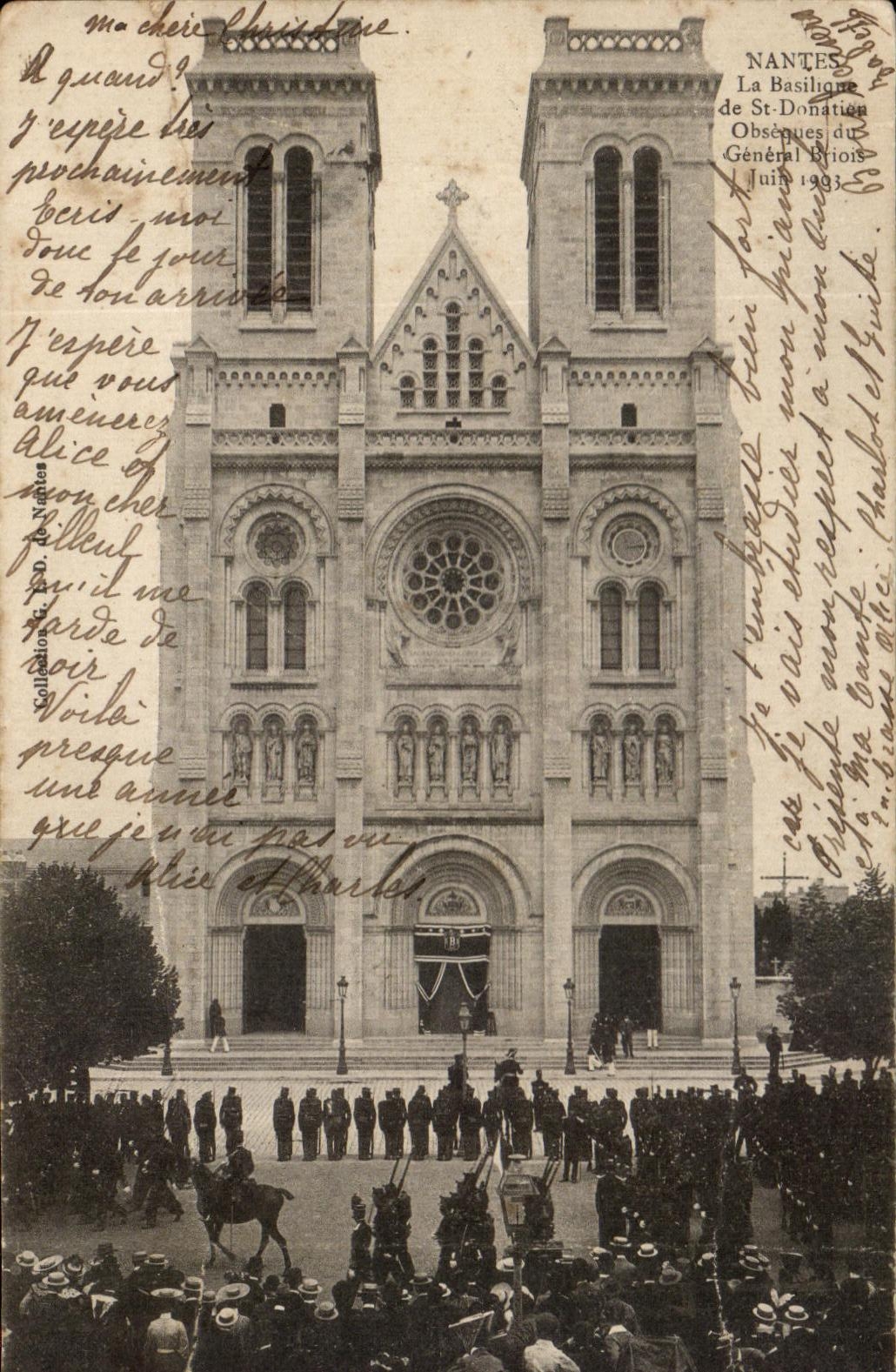 CPA Nantes La basilique de St Donation Obseques General Briois