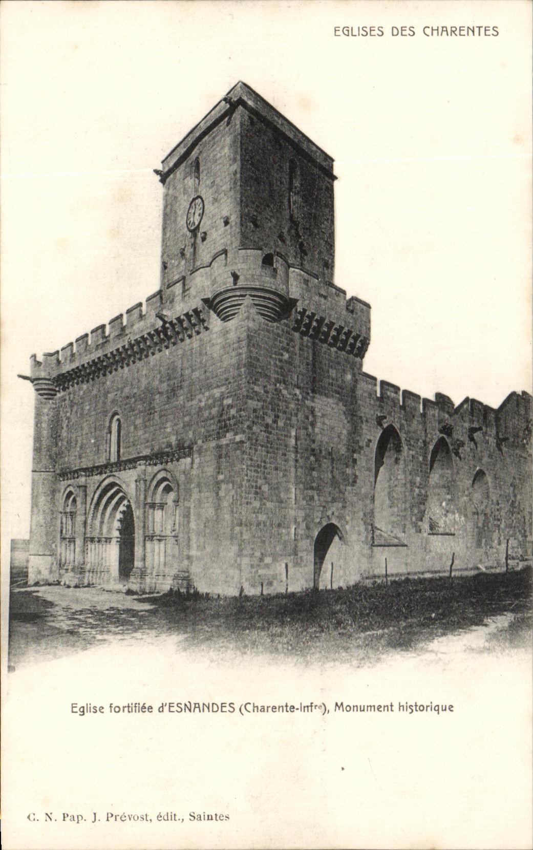 CPA Eglise Des Charentes Eglise Fortifiee d'Esnandes Monument historique