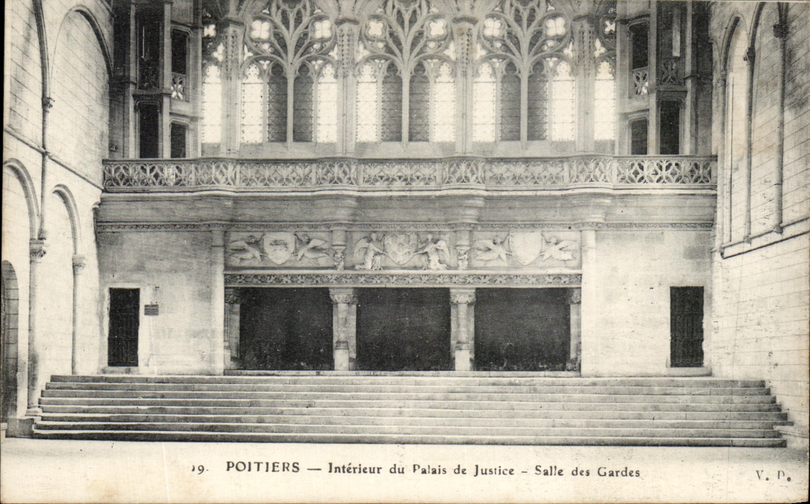 CPA Poitiers Interieur du Palais de Justice Salle des Gardes