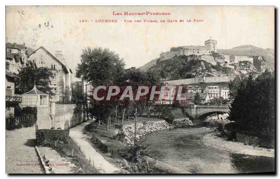 CPA Les Hautes Pyrenees Lourdes Vue Des Villas Le Gave Et Le Fort