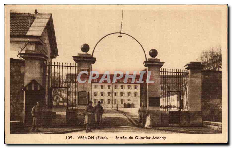CPA Vernon Entree du Quartier Avenay Militaria 