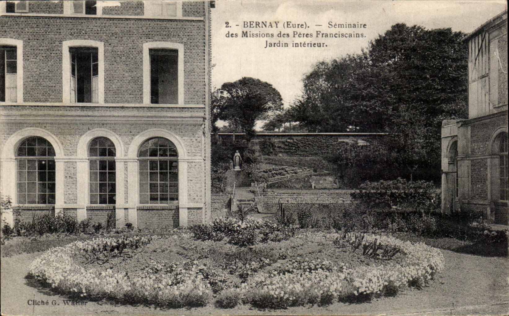 CPA Bernay Seminaire des Missions des Peres Franciscains