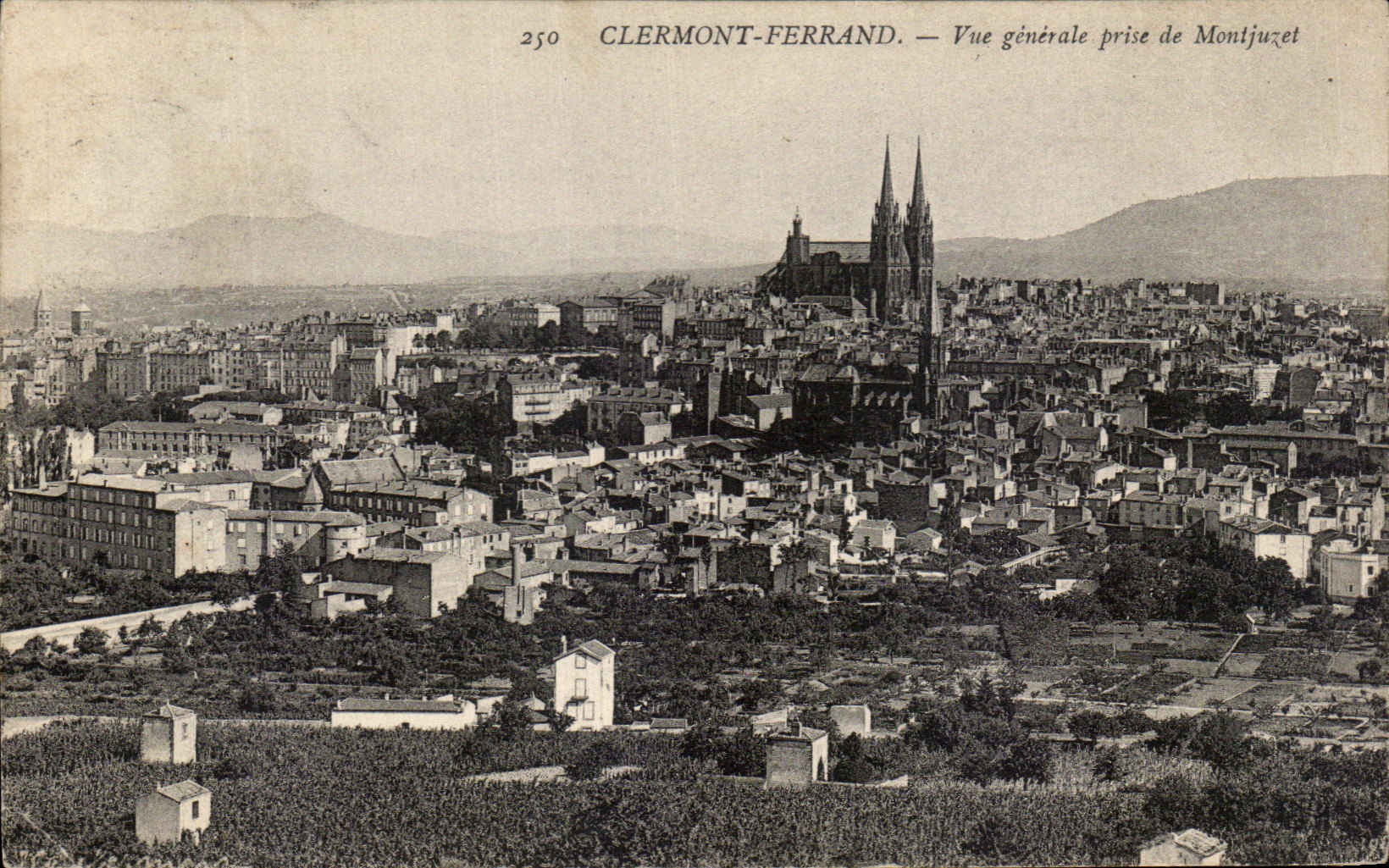 CPA Clermont Ferrand Vue Generale Prise De Monjuzet