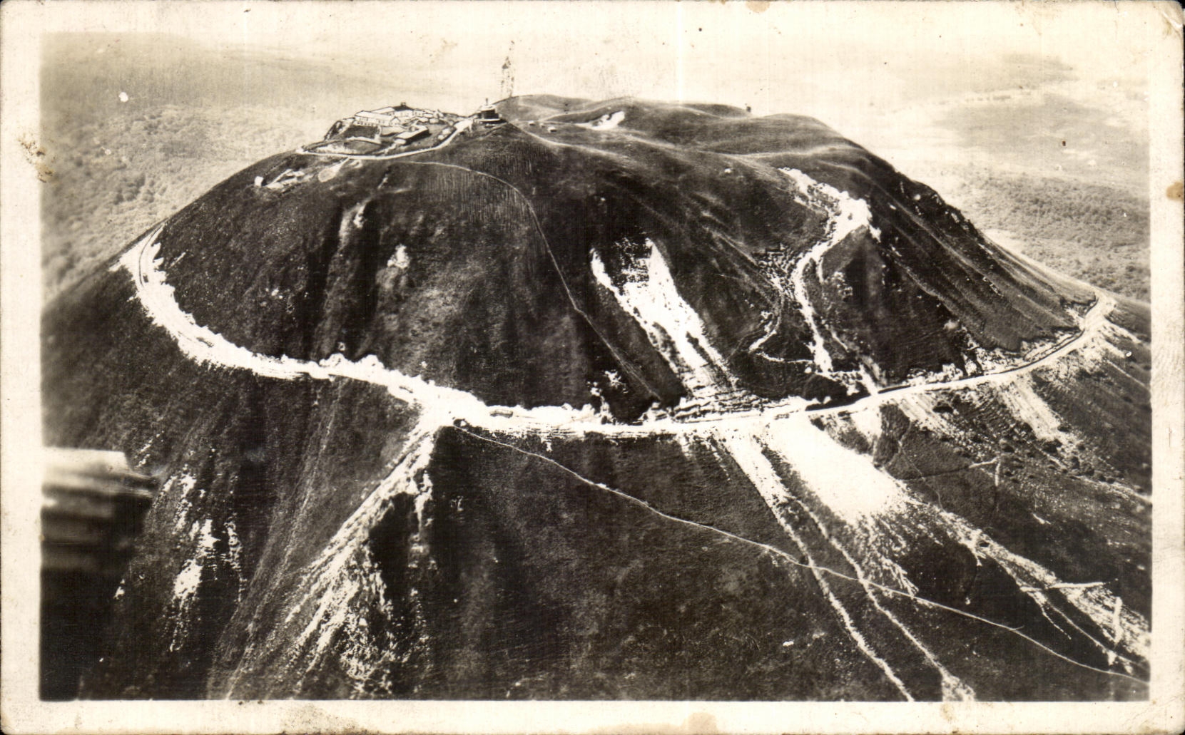 Sommet du puy de Dôme — vue aérienne — 'Real Photo' A. P. Strasbourg n°492