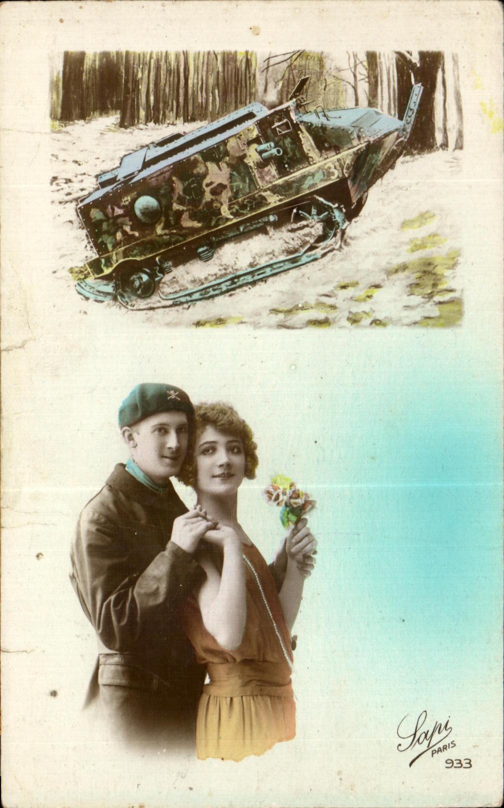 CPA Fantaisie Femme Tank Char d'assaut Militaria