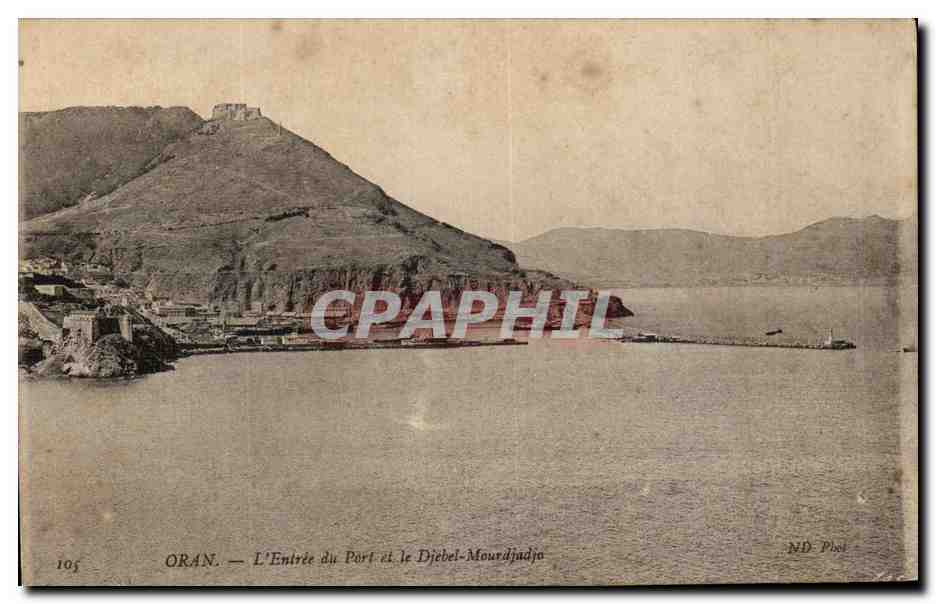 CPA Oran L'Entree du Port et le Djebel Mourdjudjn