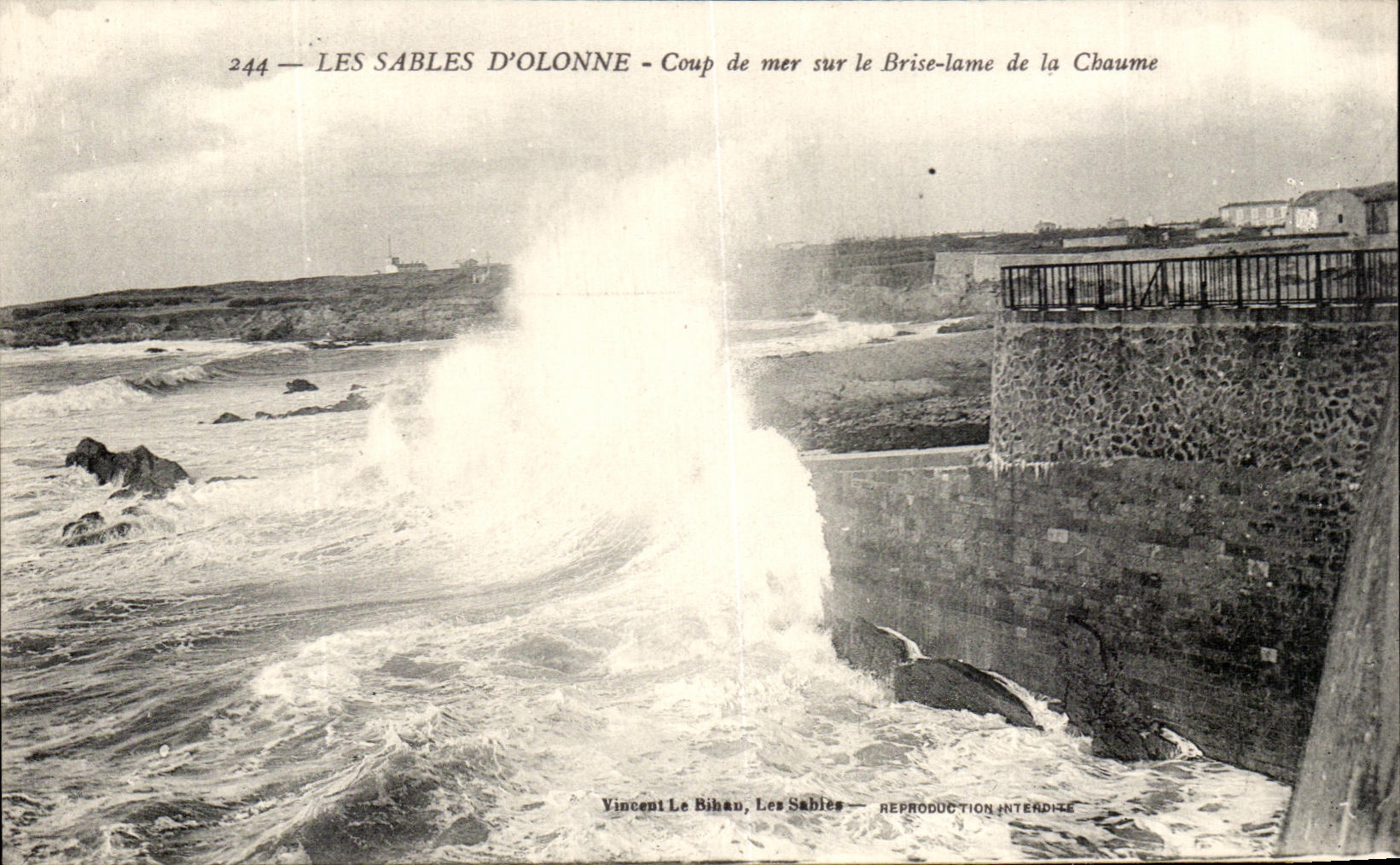 Les Sables d'Olonne — Coup de mer sur le Brise-lame de la Chaume — Vincent Le Bihan