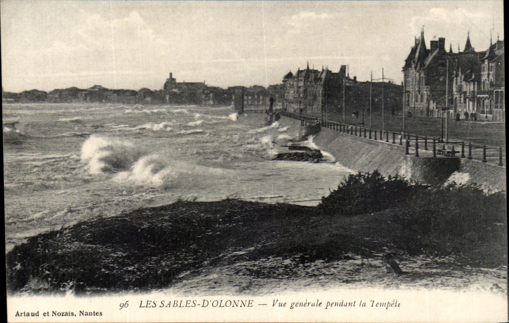 Les Sables-d'Olonne — Vue générale pendant la tempête — Artaud et Nozais, Nantes, n°96