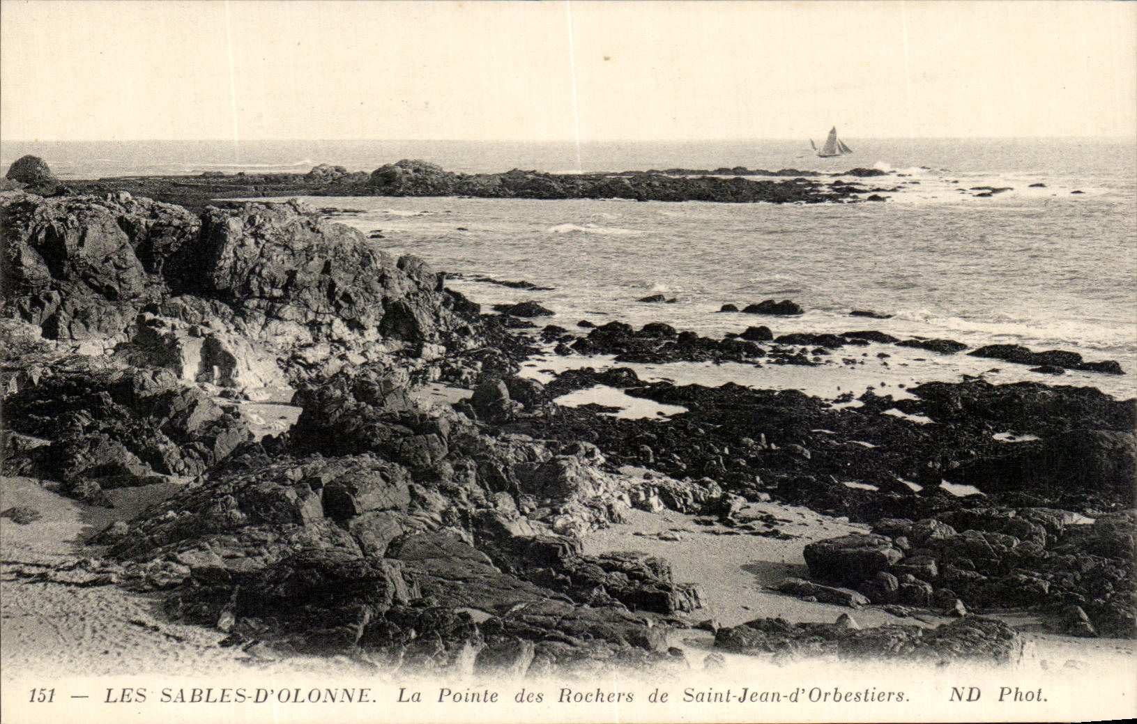 Les Sables-d'Olonne — La Pointe des Rochers de Saint-Jean-d'Orbestiers — ND Phot.