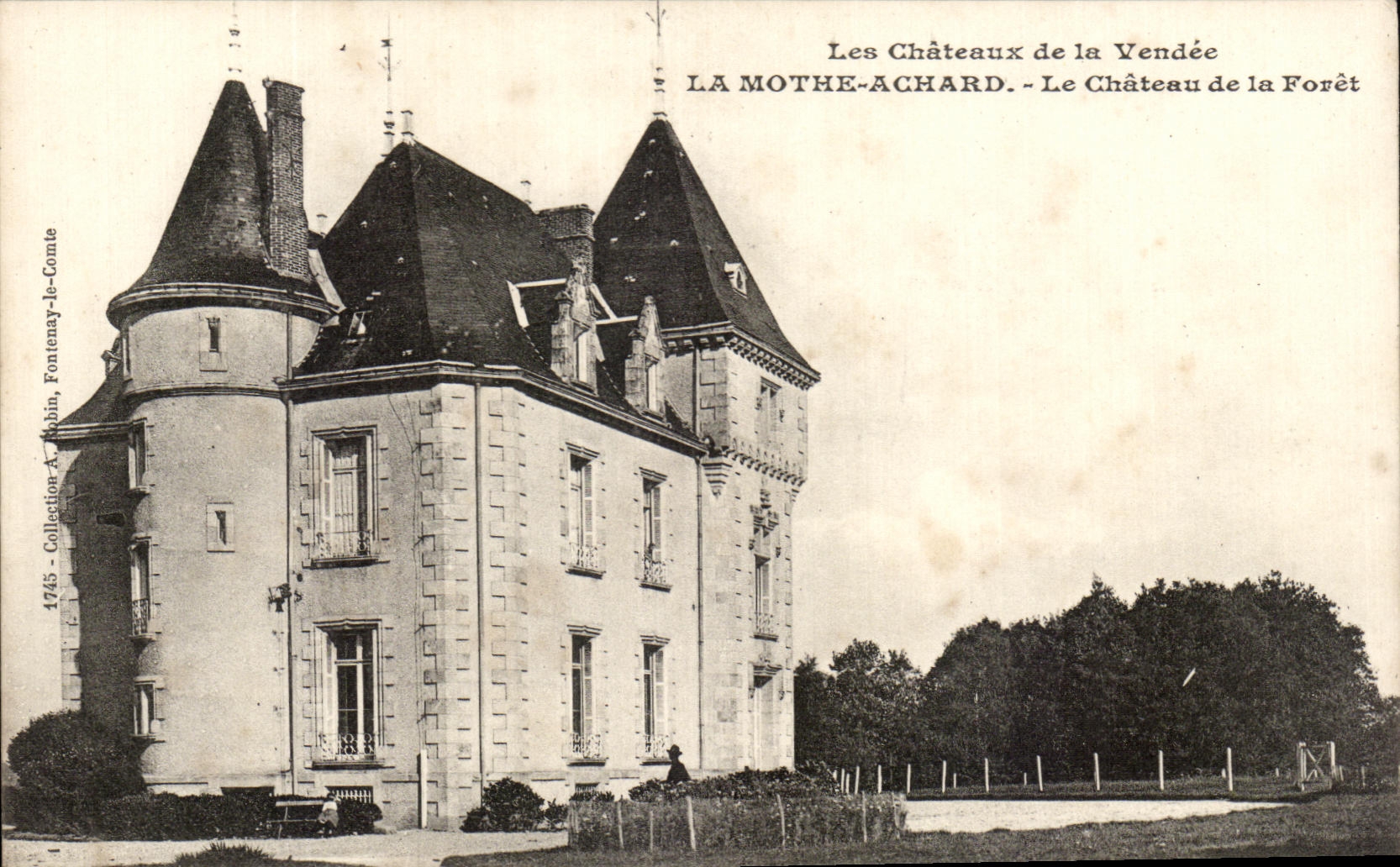 CPA Les Chateaux De La Vendee La Mothe Achard Le chateau De La Foret