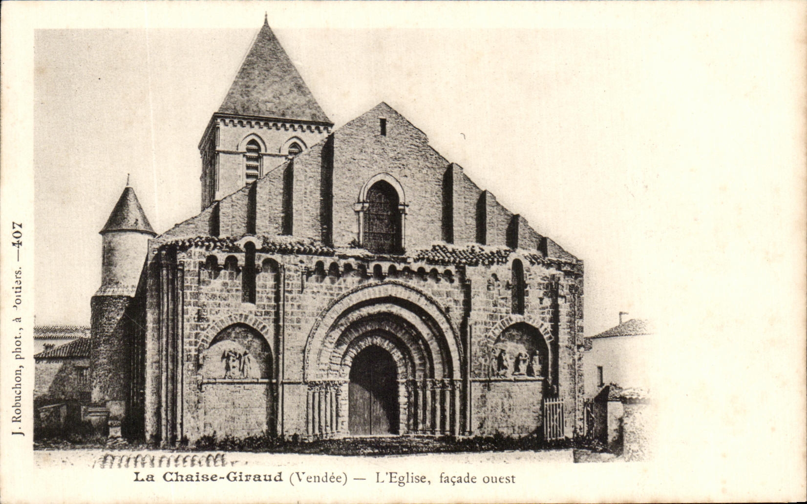 CPA Le Chaise Giraud L'Eglise Facade Ouest