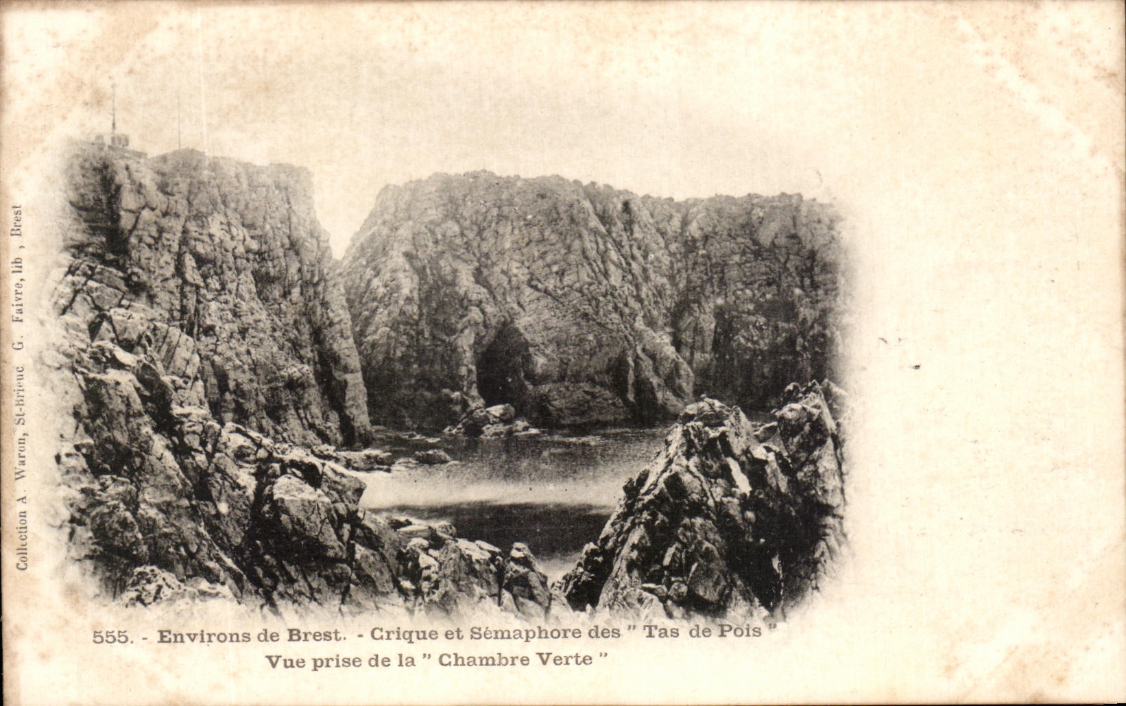 Environs de Brest - Crique et Sémaphore des "Tas de Pois" - Vue prise de la "Chambre Verte"