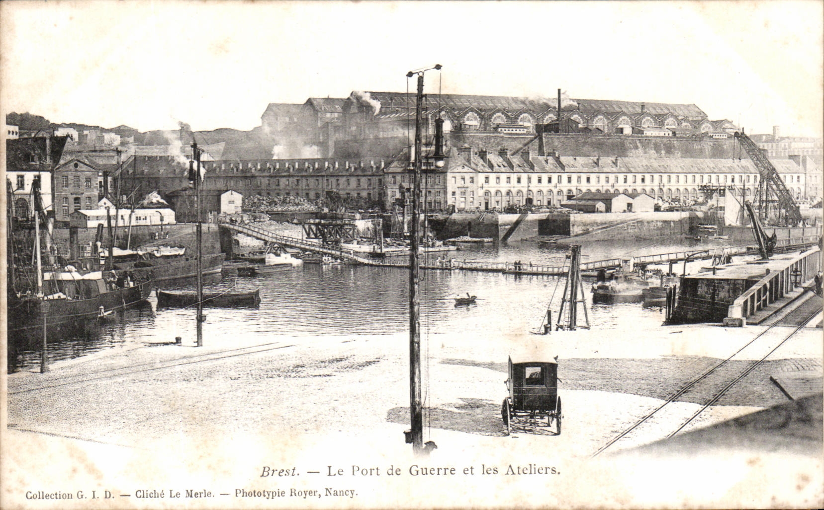 CPA Brest Le Port De Guerre Et Les Ateliers