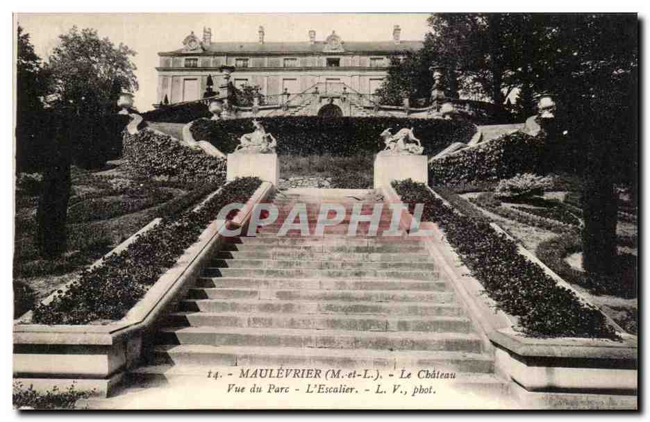CPA Maulevrier Le Chateau vue Du Parc L'Escalier