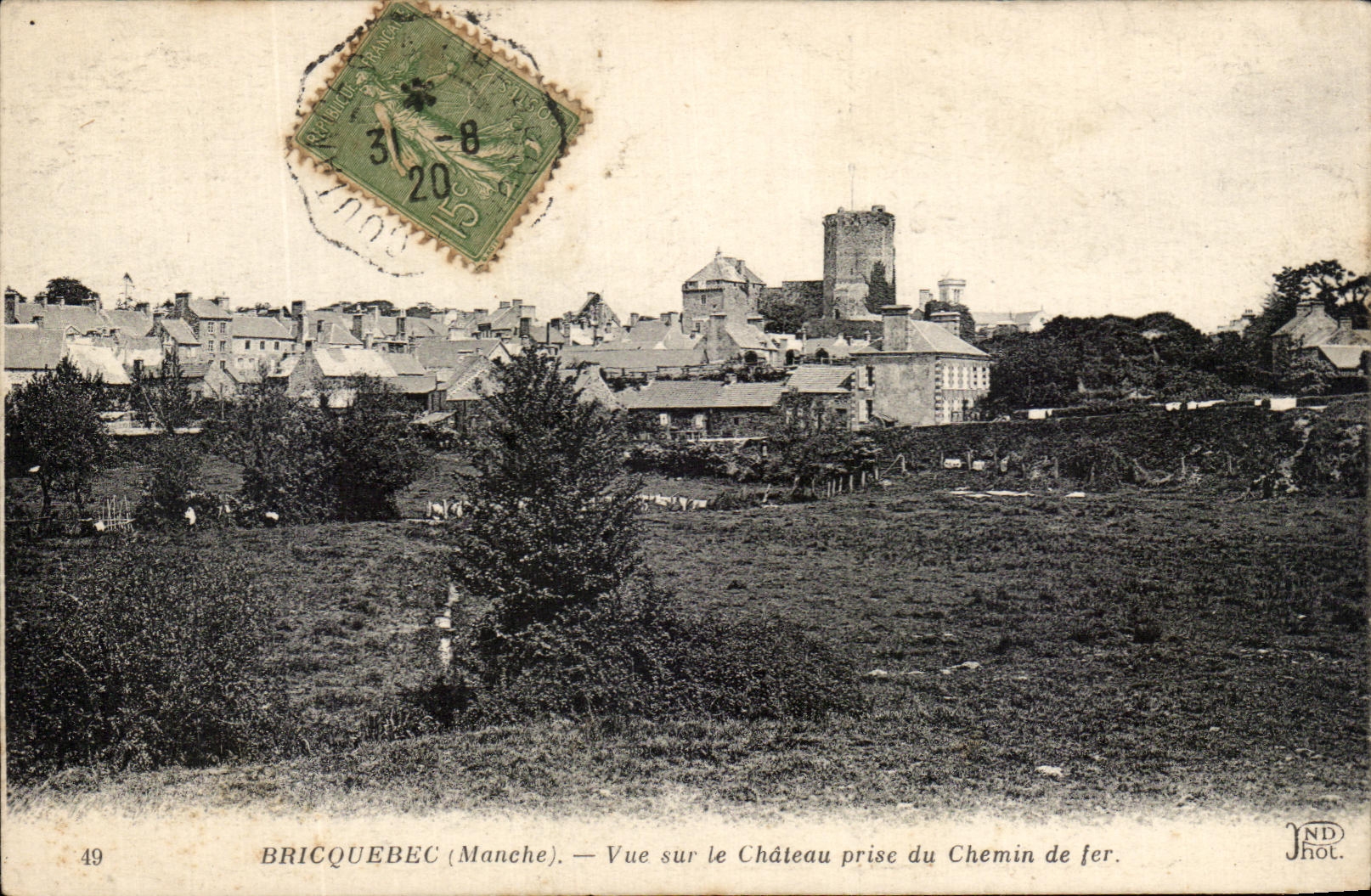 Bricquebec (Manche) — Vue sur le Château prise du Chemin de fer