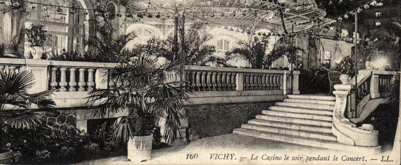 Vichy — Le Casino le soir pendant le Concert — LL. — N° 160