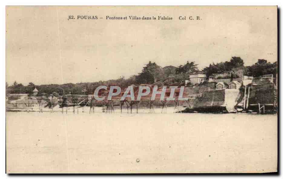 CPA Fouras Pontons et Villas dans la Falaise