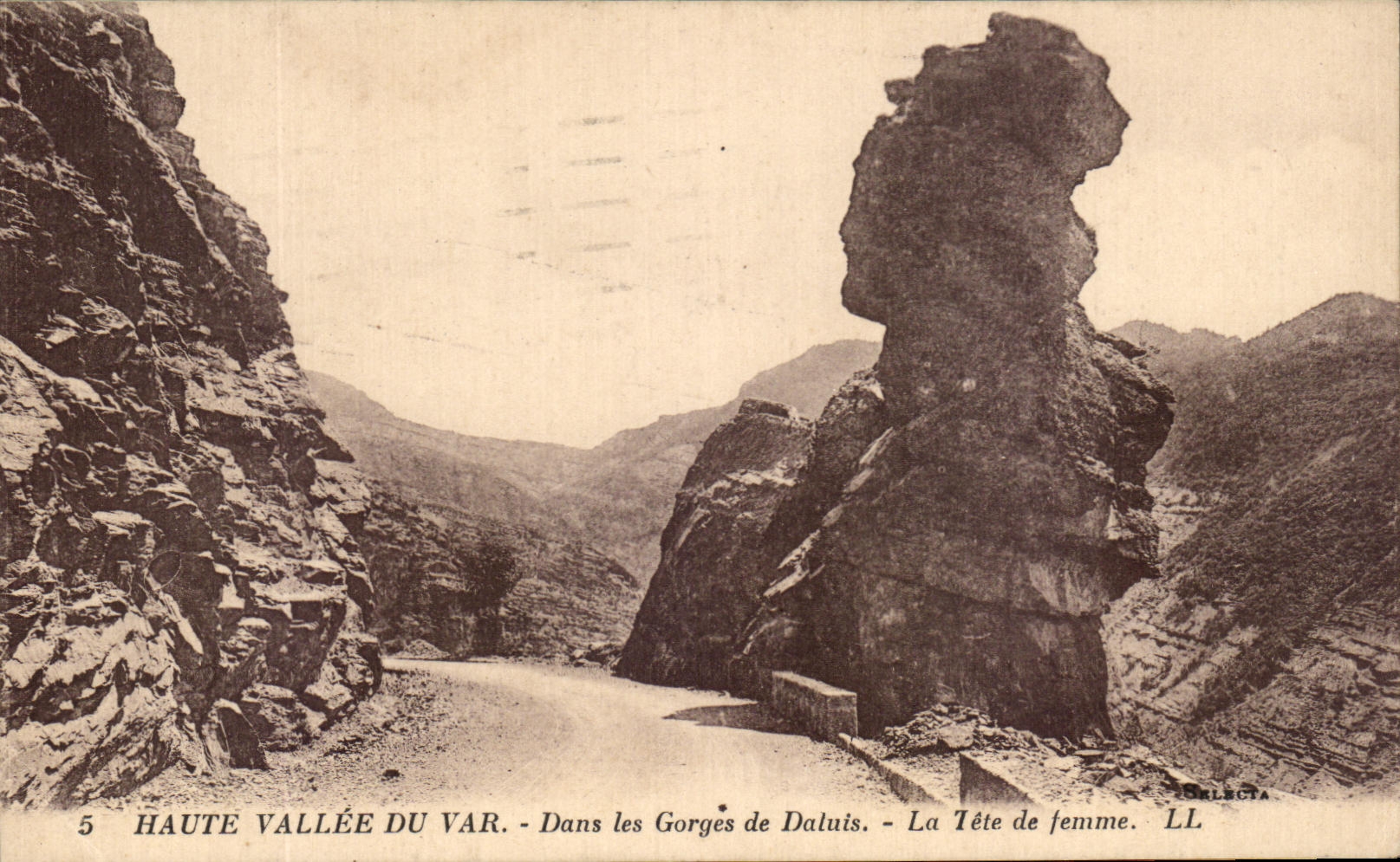 CPA Haute Vallee Du Var Dans les Gorges de Daluis La Tete de femme