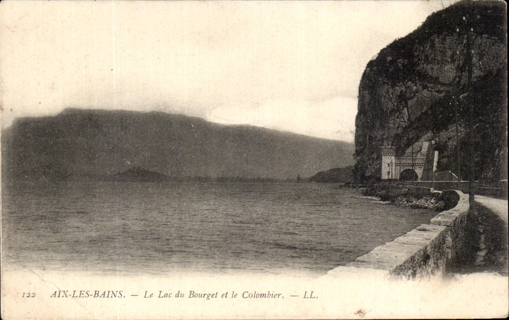 CPA Aix Les Bains Le Lac du Bourget et le Colombier